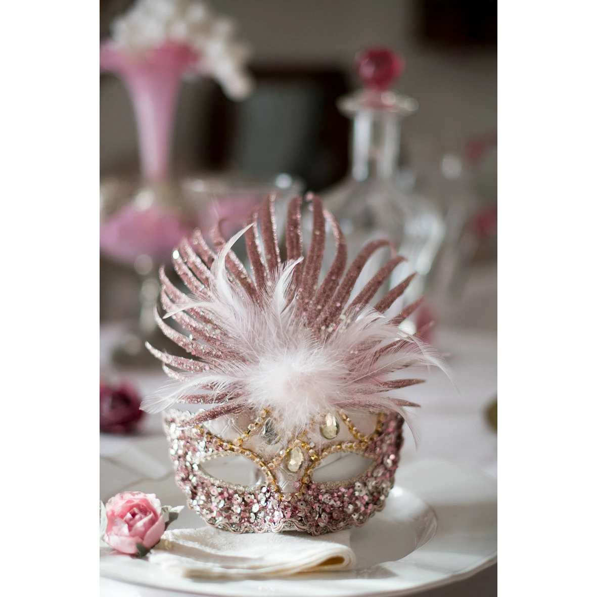 Loup à Sequins Et Plumes Rose Luxe - Viva La Fiesta 3 Loup à Sequins Et Plumes Rose Luxe - Viva La Fiesta